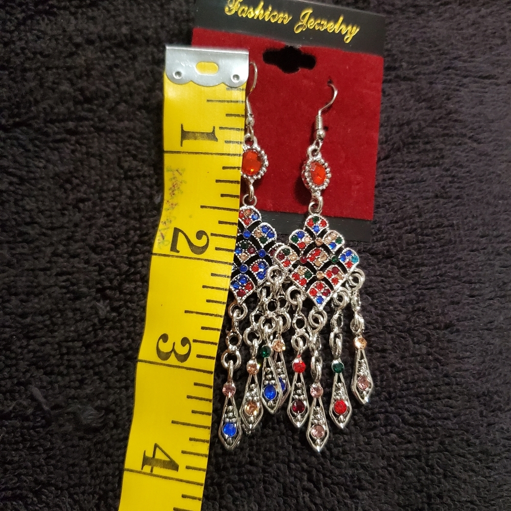 Costume Jewelry Hook-on E Earrings.